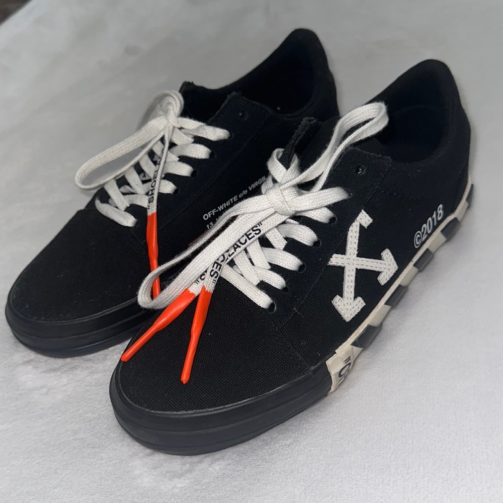 OFF WHITE SNEAKERS